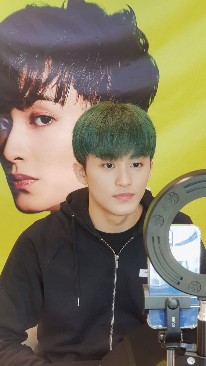 LOOKSMKL's tweet photo. #MARK https://t.co/GtsoDTAYeJ