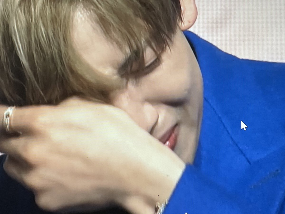 defsoulars_'s tweet photo. Bambam who rarely cries in front of the camera because he only want to spread positivity. Bambam who is kind &amp; respectful to everyone, a man who always make us happy &amp; deserves all the love &amp; support. We’re so proud of you bam, we’re always here for you 😭

#BamBam1STLIVEriBBon https://t.co/5NO0cmrdZk