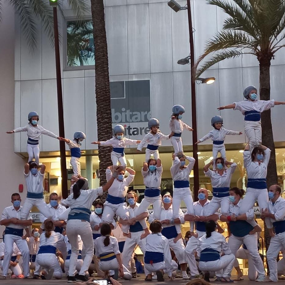FalconsVilanova's tweet photo. 💙 Feliços i orgullosos de la feina feta.
🔵 Tanquem temporada amb una gran diada exhibint 10 grans figures i molt ben acompanyats dels falcons de Llorenç del Penedès.

☝🏼L'any que ve, 50è aniversari. En sentireu a parlar!

@FederacioFalcon @ajuntamentvng @VilanovaTurisme https://t.co/kJxbrIlalv