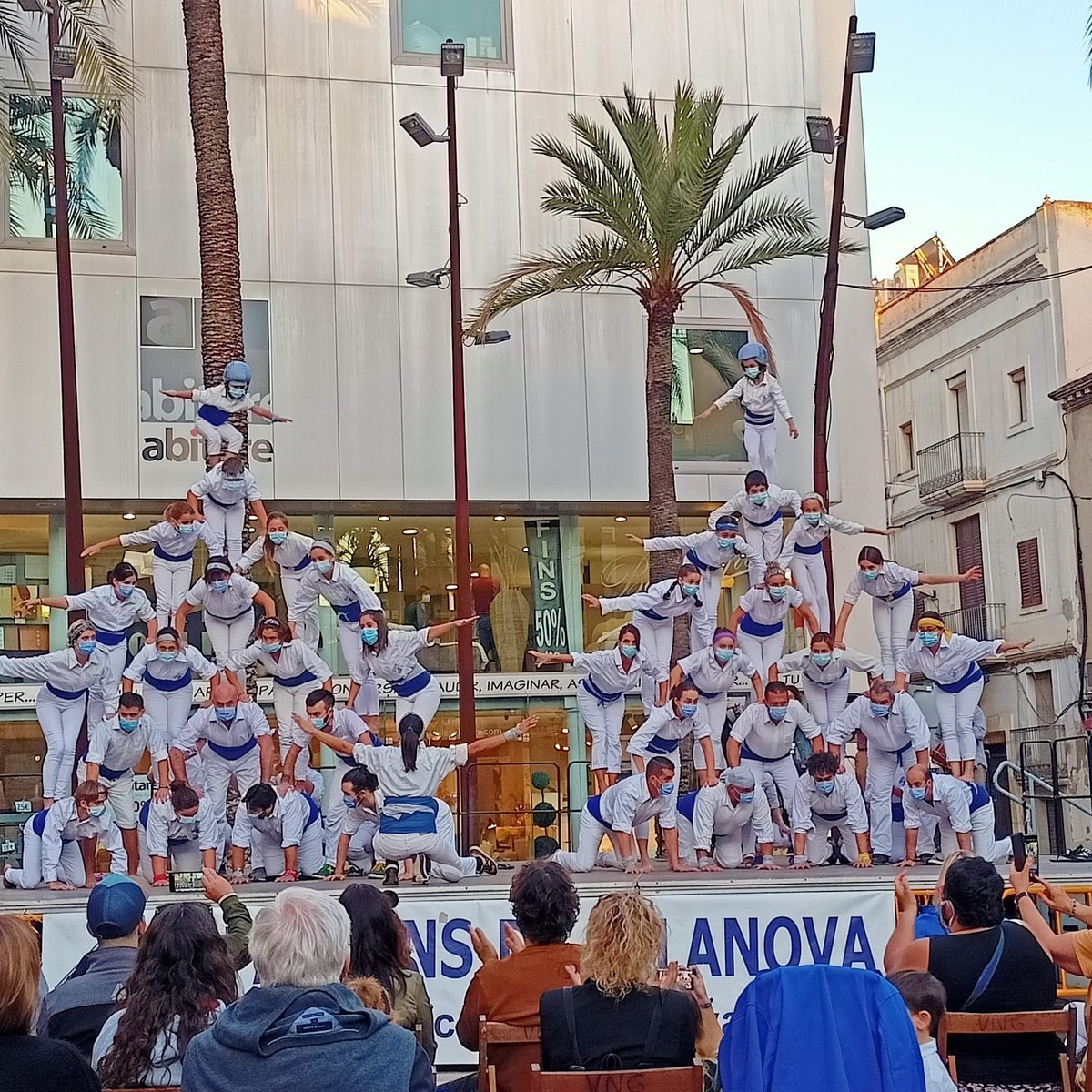 FalconsVilanova's tweet photo. 💙 Feliços i orgullosos de la feina feta.
🔵 Tanquem temporada amb una gran diada exhibint 10 grans figures i molt ben acompanyats dels falcons de Llorenç del Penedès.

☝🏼L'any que ve, 50è aniversari. En sentireu a parlar!

@FederacioFalcon @ajuntamentvng @VilanovaTurisme https://t.co/kJxbrIlalv