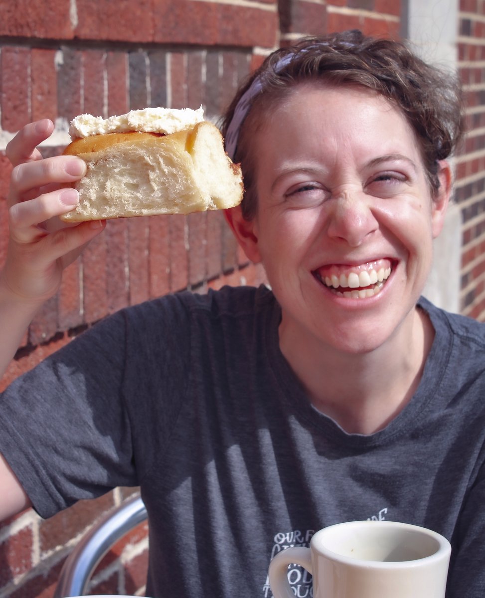 Cinnamon Rolls were made for Sundays...Sundays were made for Cinnamon Rolls? Whichever side you're on, there's no denying these babies are goooooood 😍

#blackberrymarket #blackberrybakery #freshbaked #cinnamonrolls #glenellyn #lagrange #eatlocal #bakerylife #localbakerylove