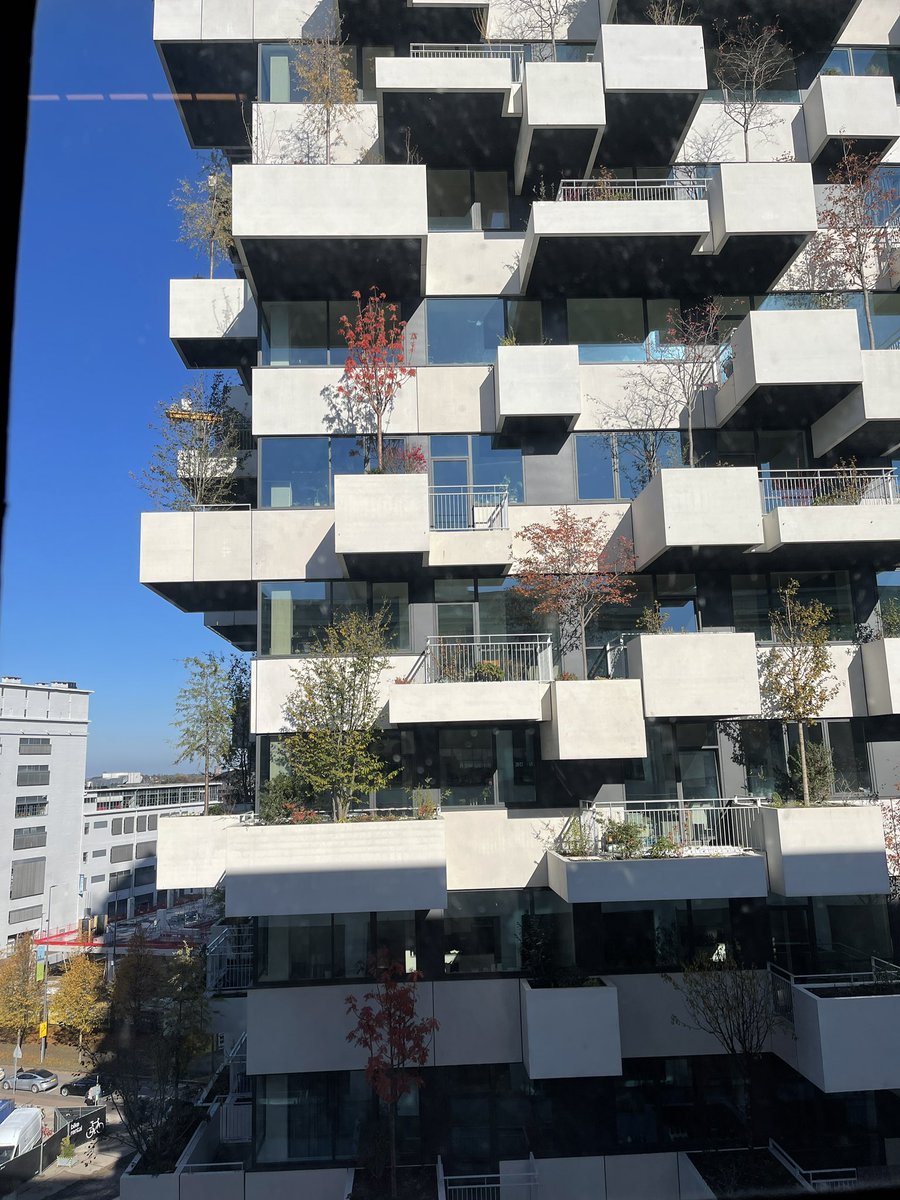 Nog een reden om naar onze ateliers in de #apparatenfabriek te komen op #strijps: vanuit mijn atelier op de vijfde verdieping heb je een glorieus uitzicht op de #trudotoren #dutchdesignweek #ddw #eindhoven