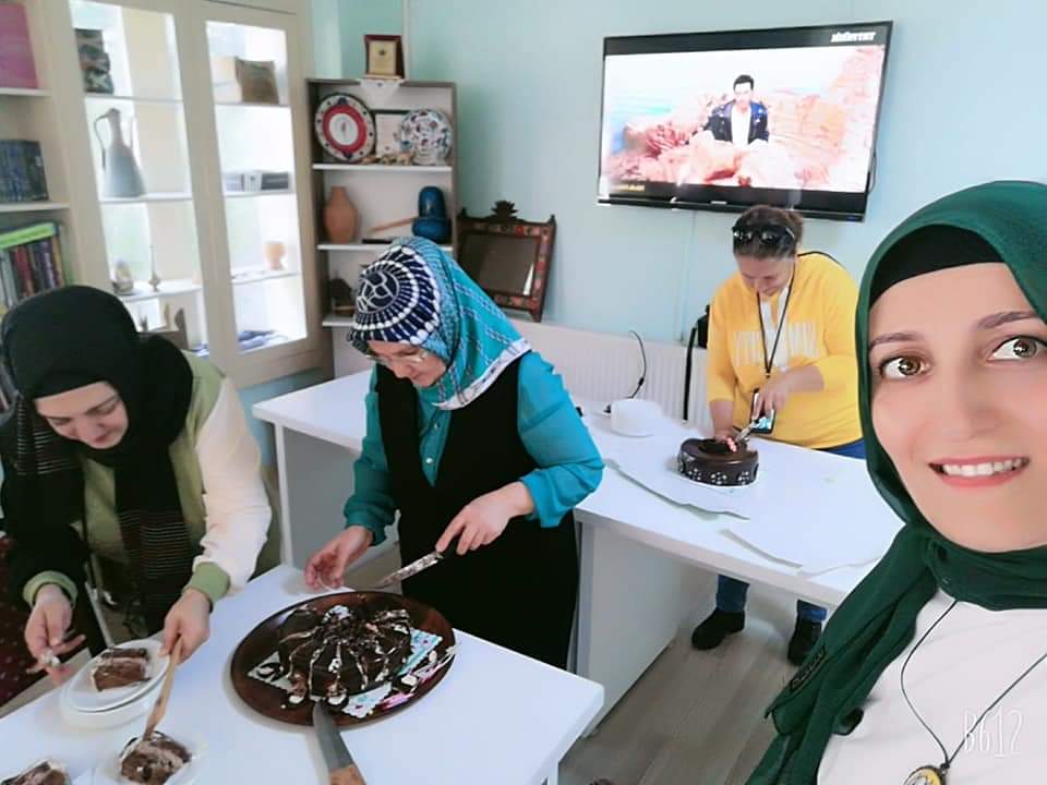yalovakacoded's tweet photo. Bu hafsonunda, Derneğimiz ve Konyadan Yalovaya Kültür Derneğimiz ile birlikte  çocuklarımızla kahvaltıda bir araya geldik, yedik, içtik, eğlendik.😊 Gelemeyenler üzülmesin,  bir dahaki sefere sizleri de bekleriz...😁 https://t.co/wuqYG9Xwat