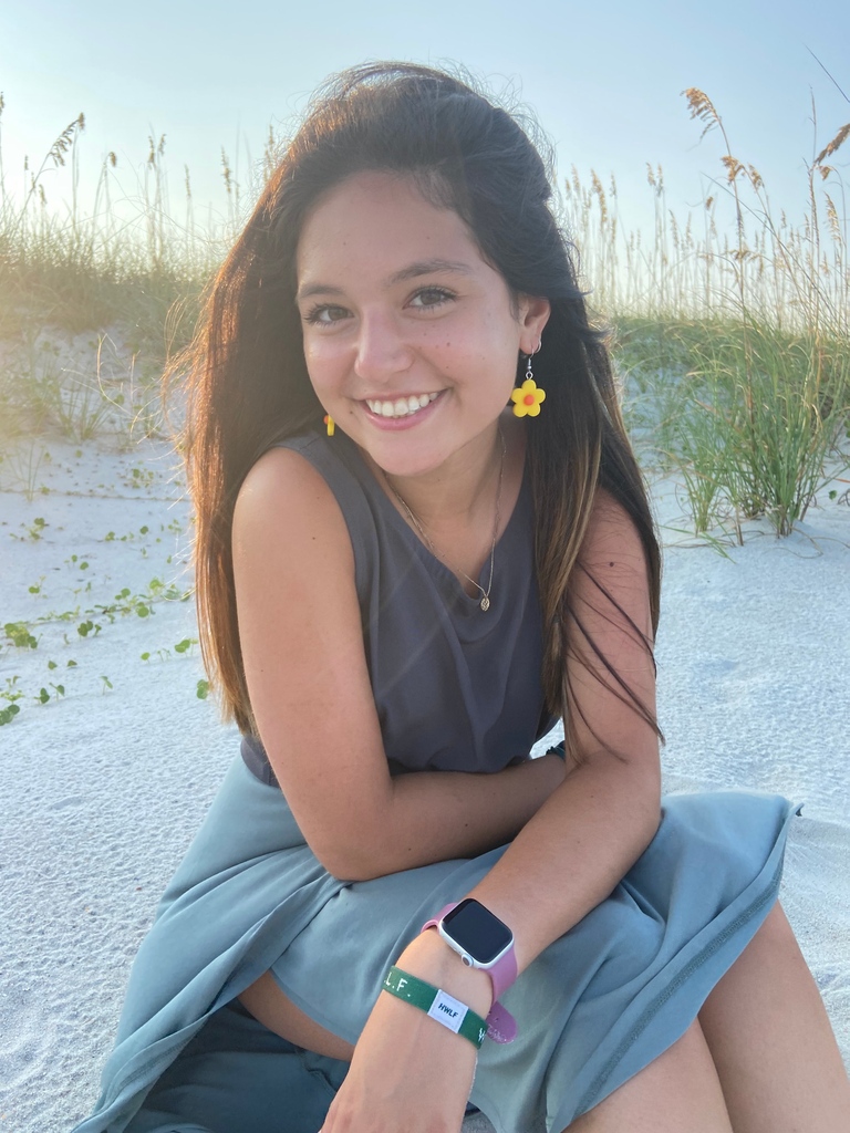 UDaytonMusic's tweet photo. Happy #musicmajorseniorsunday
Name: Camryn Horning
Major: Music Therapy
Primary: Clarinet
Hometown: Springboro, Ohio
.
What is your favorite part about attending UD? 
“The people! I’ve met my best friends at UD and love the people I’ve met through various clubs and classes.” https://t.co/3aQQxTiUOM
