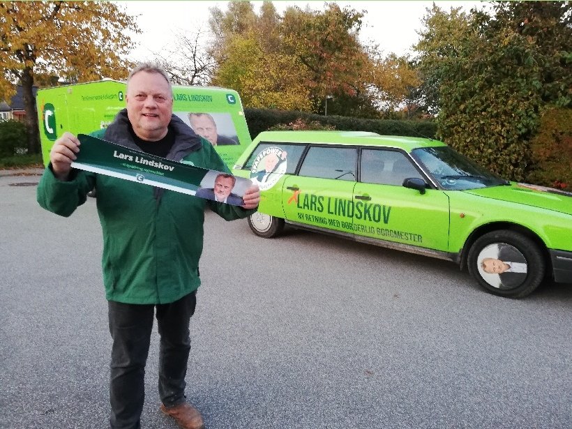 larslindskov's tweet photo. Vil du være min rullende valg-ambassadør? 🚗🚙💚

Hvis ikke du har lyst til at foliere hele din bil, så kan mindre også gøre det 😃

Du kan køre med magnetskilte eller med en streamer ⚡

Send mig en besked. På forhånd tak!

#papepower
#dkpol https://t.co/dEdQhcTUB4