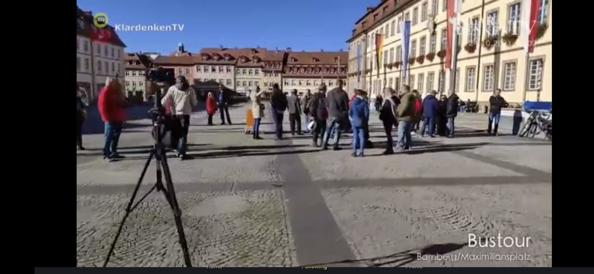 querdenkenwatch's tweet photo. Lol, selbst in der Schwurbelhochburg Bamberg ist der Andrang beim #putschpanzer des #coronalovebus 4.0....
Nunja nennen wir es überschaubar. https://t.co/qiDrSrV2cS