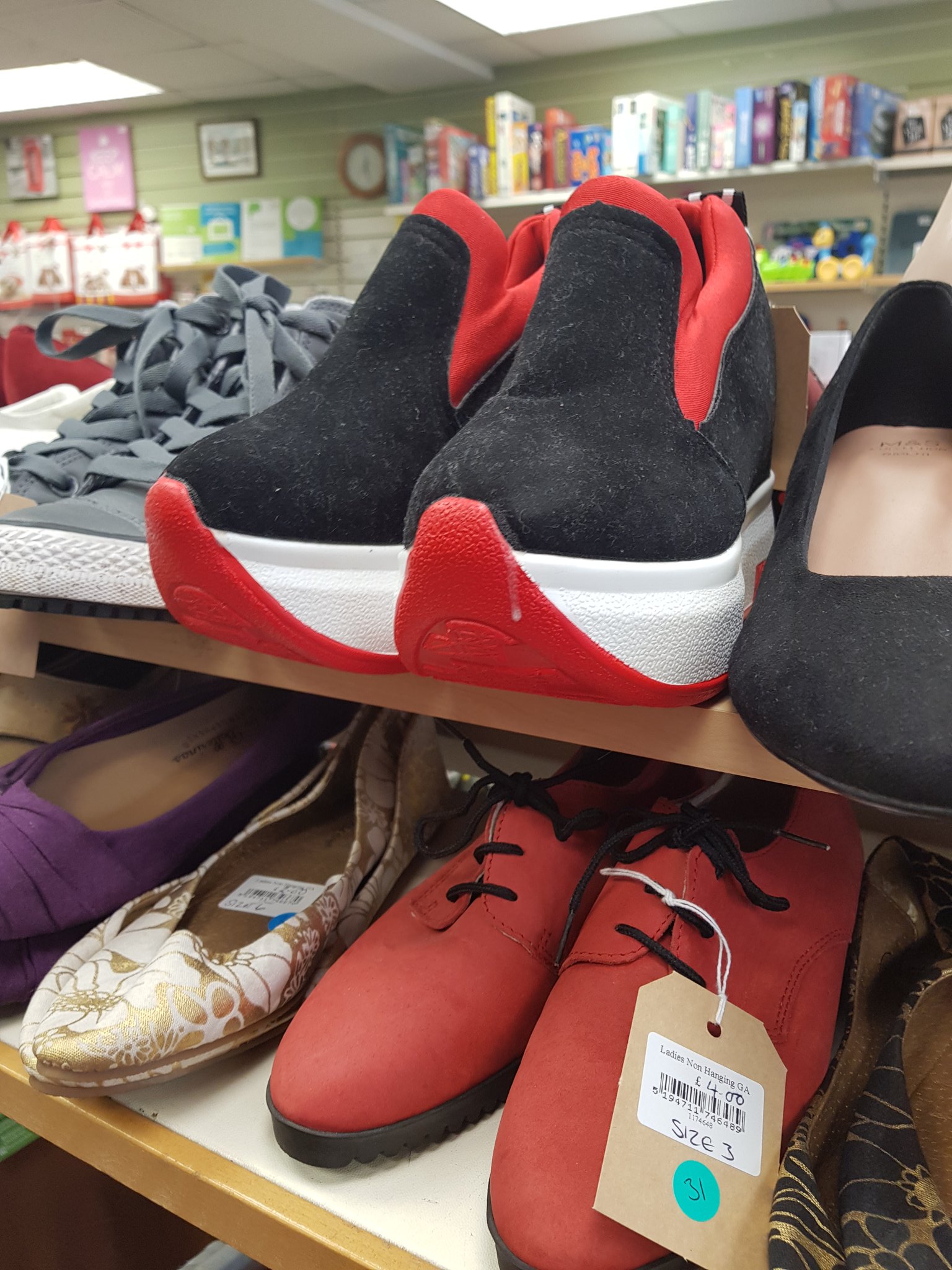 ONSTA ☕️ VTUBER💫✨ on X: UM???? TELL ME WHY DOLCE & GABBANA SELLS SHADOW THE HEDGEHOG SHOES???? / X