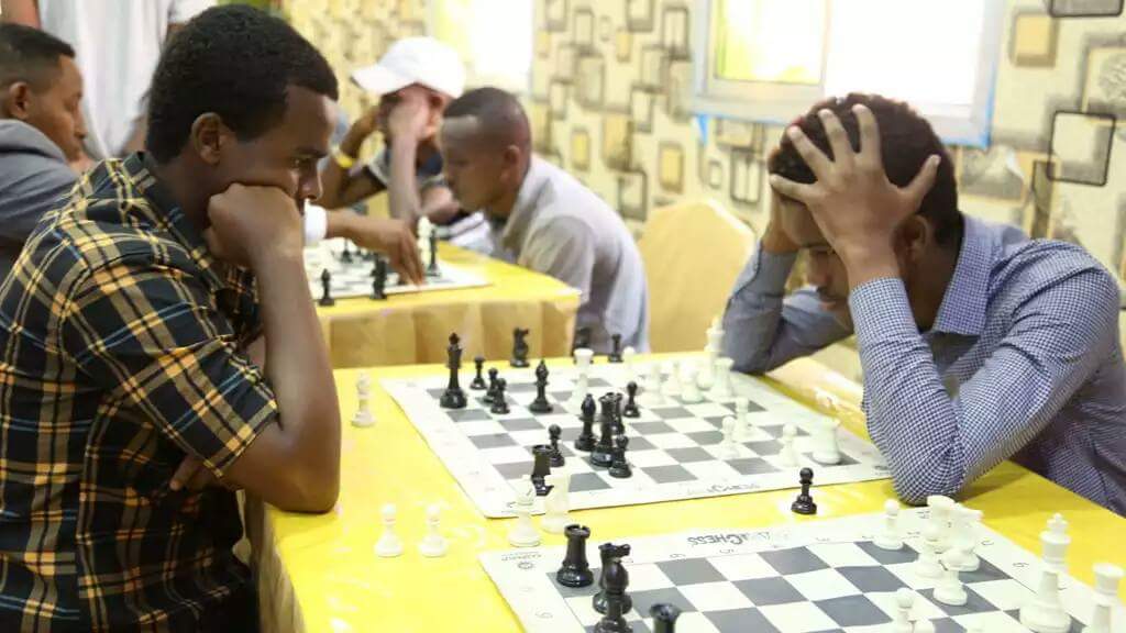 Said_Harawe's tweet photo. Labo sano ka hor waa Mar aan tartan Chess ama Iskaakada ka Qeyb galay
Ma ii jeeda horta hadii aad I aragtid aragtida indhahaga waa Tik
Ma jeceshahay dheelista ciyaarta chess ka mise daneysa Inaad bartid oo aad dheeshid
Hadaba Ogaaw "Chess Is The Biggest Game of the worlds" https://t.co/SLf49SaPE0