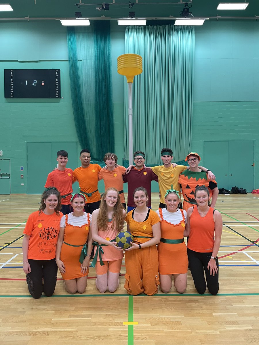 Congratulations to our team who won best dressed and came 8th in the Nottingham Freshers Tournament yesterday! Massive thank you to <a href="/UoNKorfball/">UoN Korfball</a> for@hosting such a fab weekend 
KL ❤️💛💙