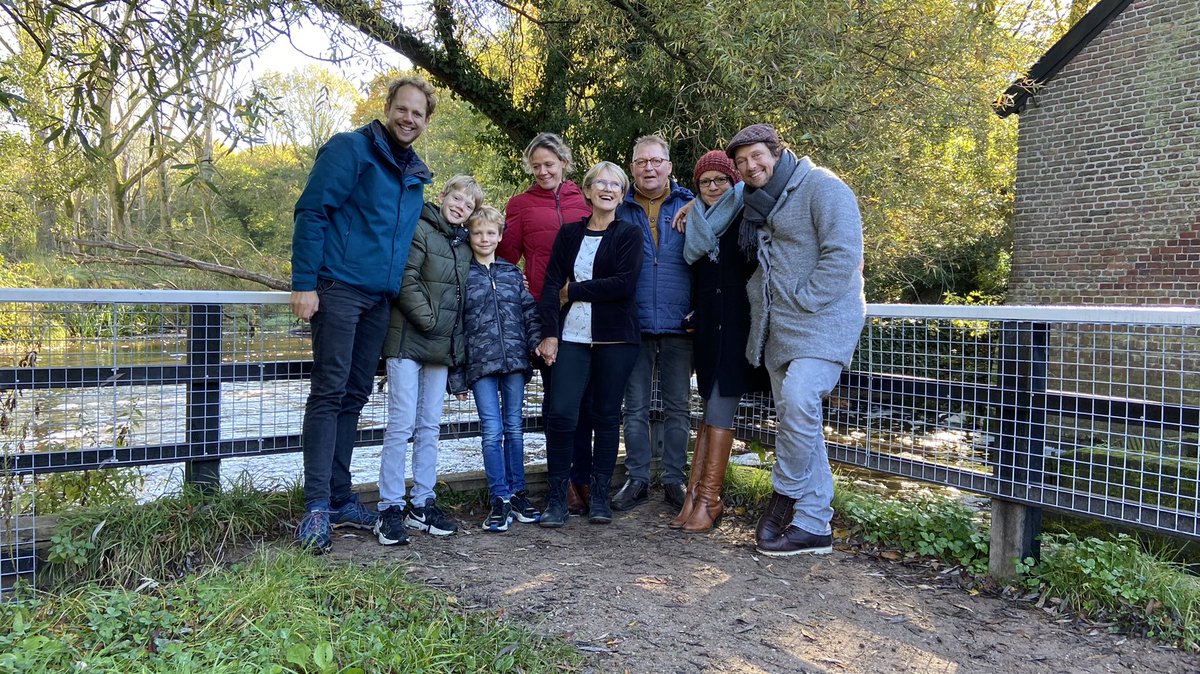 mveldhuis76's tweet photo. In het prachtige #Leudal. Bij een #watermolen 😀, door oude dorpjes, hellingbossen, natte hooilanden en diverse beekjes (#Leubeek, #Roggelbeek, #Neerbeek etc)… genieten! #Middenlimburg #Limburg @WLomgeving #beekdal #50jaargetrouwd https://t.co/0R8QJRyUu9