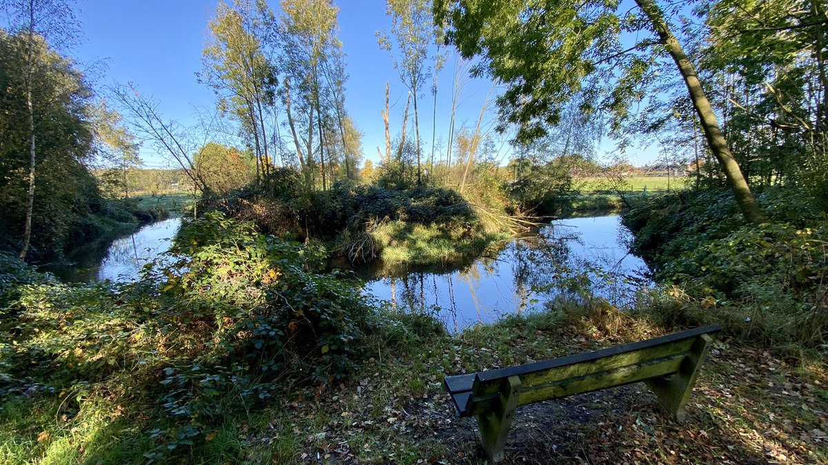 mveldhuis76's tweet photo. In het prachtige #Leudal. Bij een #watermolen 😀, door oude dorpjes, hellingbossen, natte hooilanden en diverse beekjes (#Leubeek, #Roggelbeek, #Neerbeek etc)… genieten! #Middenlimburg #Limburg @WLomgeving #beekdal #50jaargetrouwd https://t.co/0R8QJRyUu9