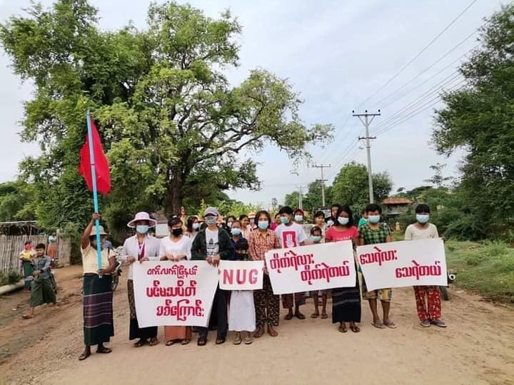 pzl_jourlm's tweet photo. "We dare fight & also die"
Leading by powerful ladies , a large number of #WatLet people staged a coalition strike to defy against the evilest regime in enormous support to @NUGMyanmar .
#WhatsHappeningInMyanmar
#Oct24Coup #WarCrimesOfJunta https://t.co/dfsqDecjVc