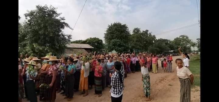 pzl_jourlm's tweet photo. "We dare fight & also die"
Leading by powerful ladies , a large number of #WatLet people staged a coalition strike to defy against the evilest regime in enormous support to @NUGMyanmar .
#WhatsHappeningInMyanmar
#Oct24Coup #WarCrimesOfJunta https://t.co/dfsqDecjVc