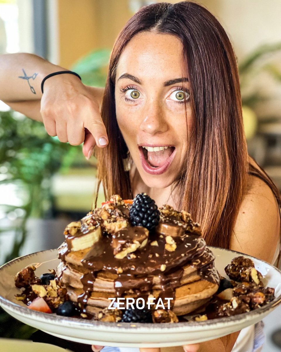 Zerofatae's tweet photo. To share it or not, it doesn't matter - it's under 600 Kcal. 😎🤜🤛

#zerofatae https://t.co/YKySCtMK6T
