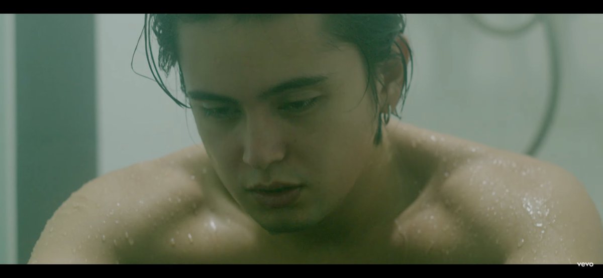 themacopa's tweet photo. Yung awang awa ka na sa kanya but that hotness sneaks in. Hahahaha! 

 James Reid Sunday Domination ParaSaMgaExMV #JamesReidParaSaMgaExMV https://t.co/A5AQyYHjAV