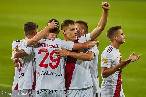 MTrabka's tweet photo. Mocno @LKS_Lodz  na nich‼️ https://t.co/LGD6lExvoO