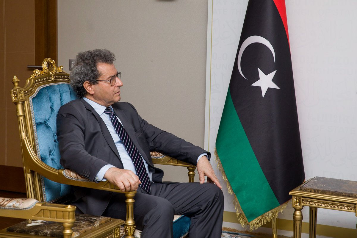 HCS_Libya's tweet photo. التقى رئيس المجلس الأعلى للدولة السيد "خالد المشري" اليوم الأحد، السيد "محمد عون" وزير النفط والغاز بحكومة الوحدة الوطنية، في مقر المجلس بطرابلس.  

3/1 https://t.co/9SQImsPjfY