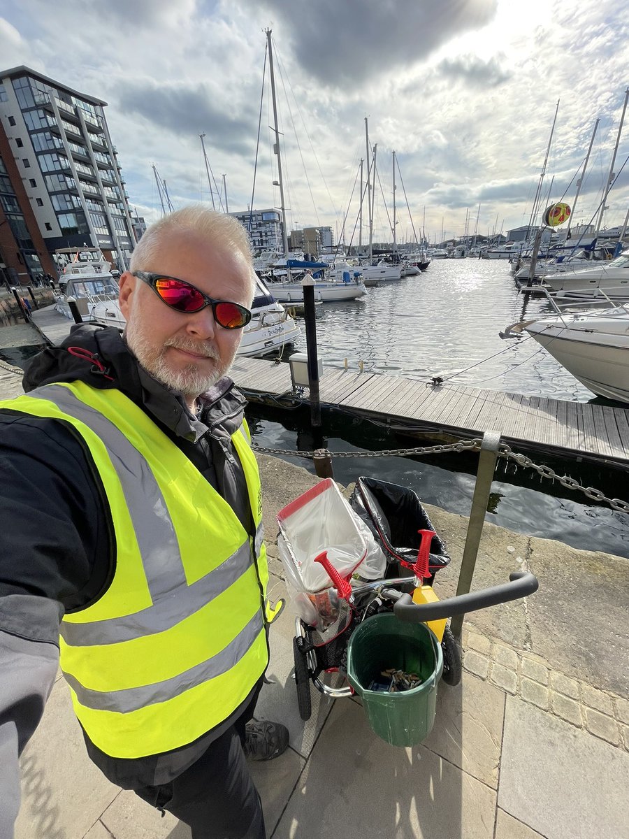 UKrubbishwalks's tweet photo. Out and about along #Ipswich Waterfront and town centre completing the last few miles of my #100milelitterpick for @suffolk_mind. Always beautiful along the waterfront. Shame about all the #cigarettebutts. 😡🤯🤬

#1millionbutts #blitzthebutt #cigarettelitter #unitedagainstlitter https://t.co/jAsm6oxqYP