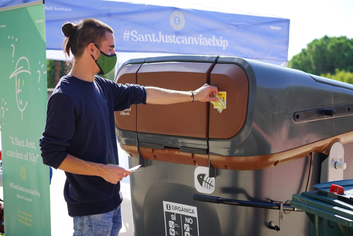 radiodesvern's tweet photo. ♻️ #FestesTardorSantJust - Punt informatiu del projecte ��LIFE-REthinkWASTE” -#coneixelquellences-, del nou sistema de recollida de #residus i taller de jocs infantils amb material reciclat, a càrrec de @santjustresidus

📍 carrer Hereter https://t.co/ZM0LmR4NXM