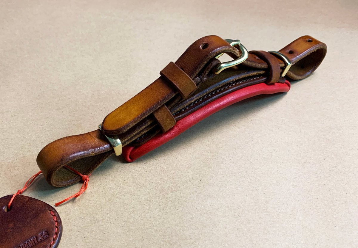 LazyponyES's tweet photo. Leather back strap for noseband handmade of high-quality saddlery leather. Soft pad makes it very comfortable for horse. #lazyponyes #handcraftedleather #madebyhand #handmadeleather #leathertack #customtack #weaverleather https://t.co/7KCaYpYB0J https://t.co/urIS0alyaW