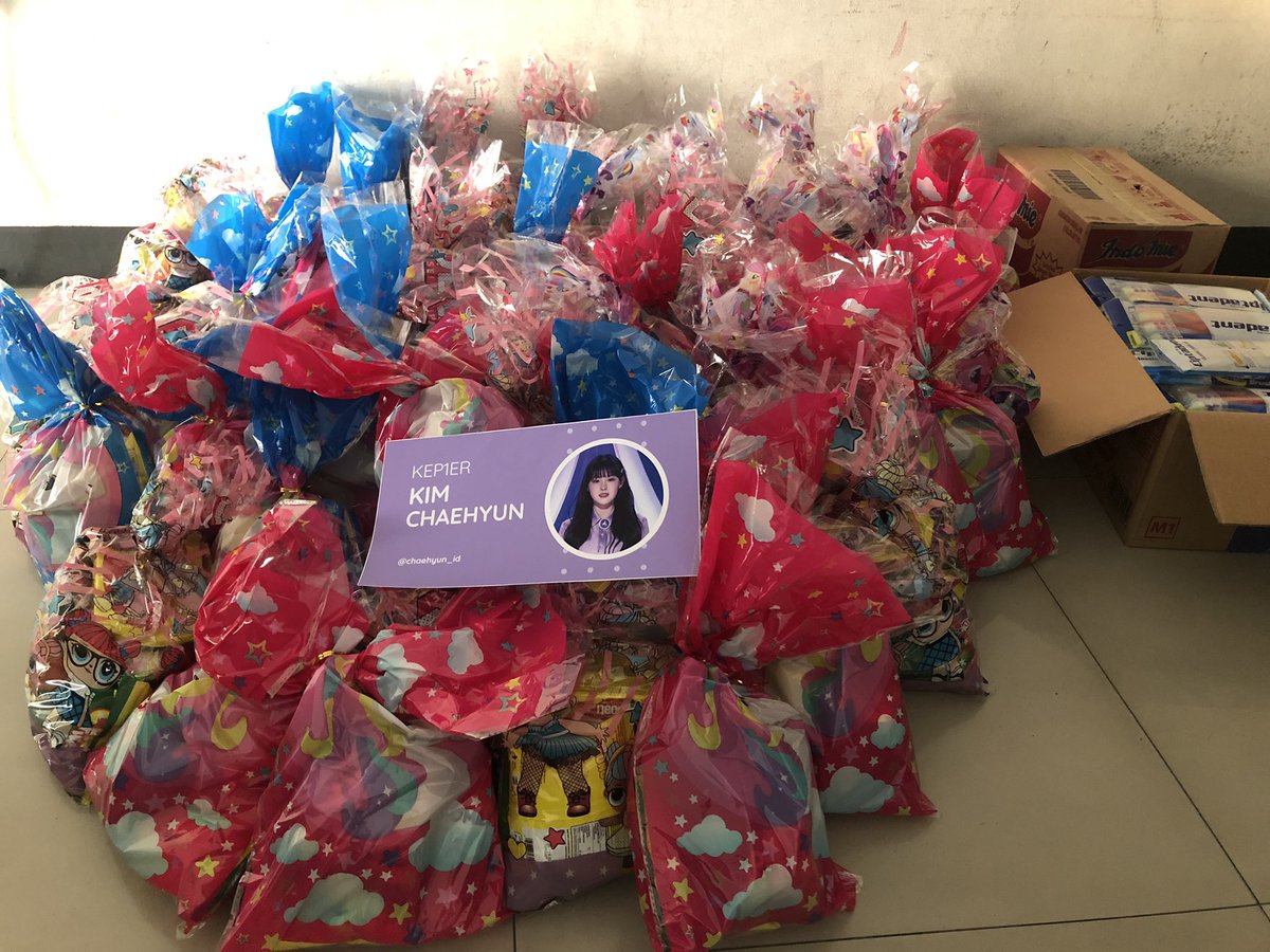 chaehyun_id's tweet photo. Halo. Kami merayakan debut Chaehyun dgn donasi ke salah satu panti asuhan di Bandung, Indonesia, dgn harapan kami dapat berbagi kebahagian dgn mereka. 

Donasi berupa alat mandi (sabun, sampo, pasta &amp; sikat gigi), mie instan &amp; parcel makanan (biskuit, susu, permen, kue &amp; snack). https://t.co/Cu93ETf0fj