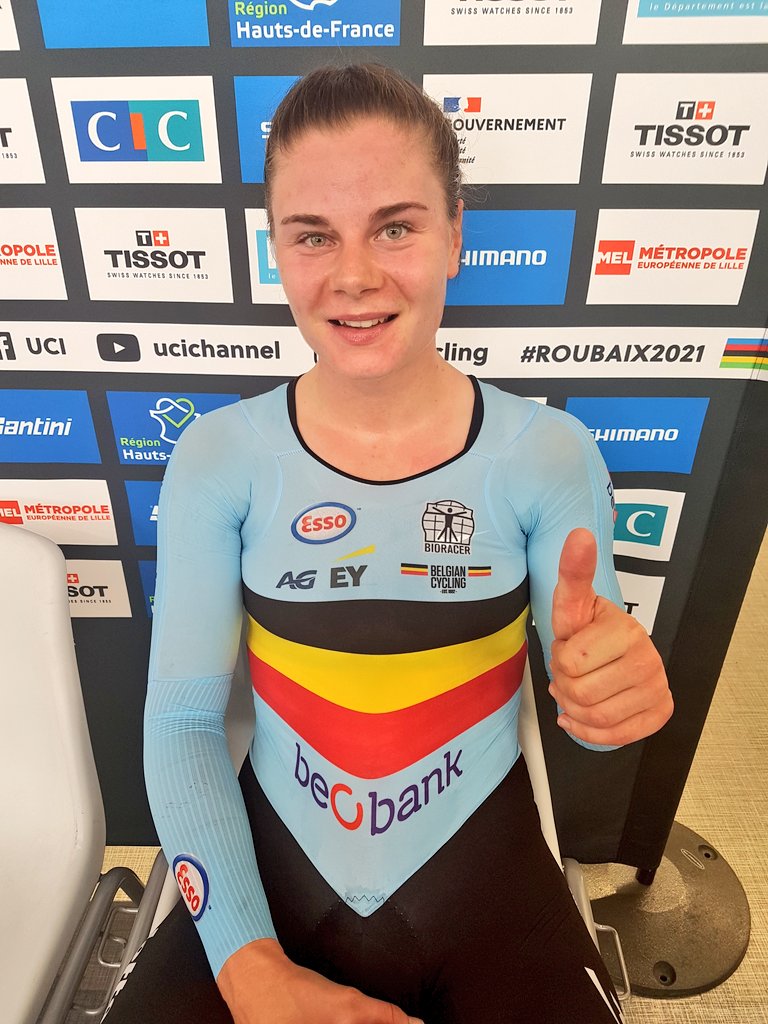 BELCyclingTeam's tweet photo. 🌈 WORLD CHAMPION 🌈

@LotteKopecky grabs the World title after a sublime Women's Points Race 🙌🏻

#Roubaix2021 https://t.co/dJ974eytLF