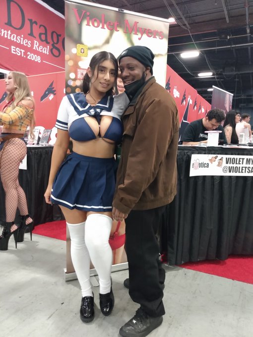 Chilling with the big booty lovely @violetsaucy @Jaywest3X @EXXXOTICA https://t.co/idA1fuzakr<a class="tags" href="/tag/violetsaucy">@violetsaucy</a>