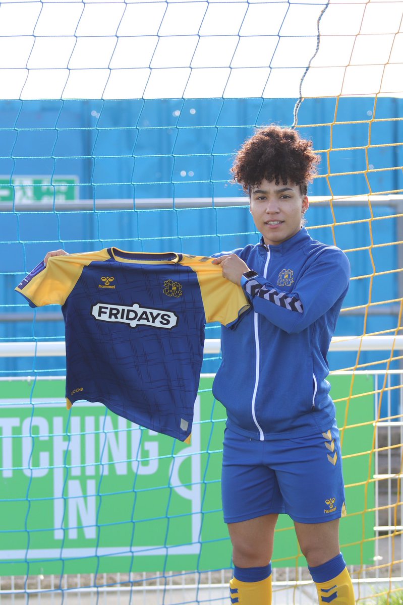 hashtagutdwomen's tweet photo. 🚨First look at new signing @MichelleYoung90 in the @hashtagutd kit. 👀

#MichIsATag 👊 https://t.co/oty6sIlbT2