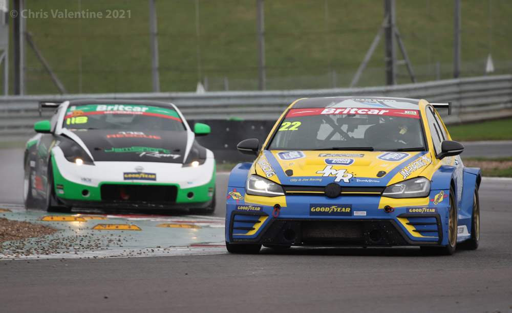 BritcarNews's tweet photo. Results from Race 1 and a win for #74 Ginetta Mark Lee with Richard Higgins landing a crucial 2nd overall and Class win. Invitee Ollie Turner was third. @OfficialBARCHQ  @GoodYear @DoningtonParkUK https://t.co/IlF8myuusu