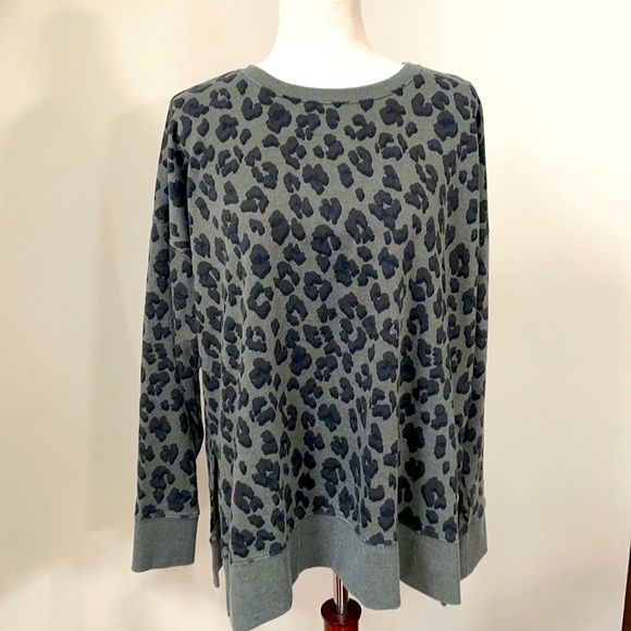 monimightbe's tweet photo. So good I had to share! Check out all the items I'm loving on @Poshmarkapp #poshmark #fashion #style #shopmycloset #luckybrand #nailnina #blackbead: https://t.co/D3Zif0nWNi https://t.co/zs5riOgRCi