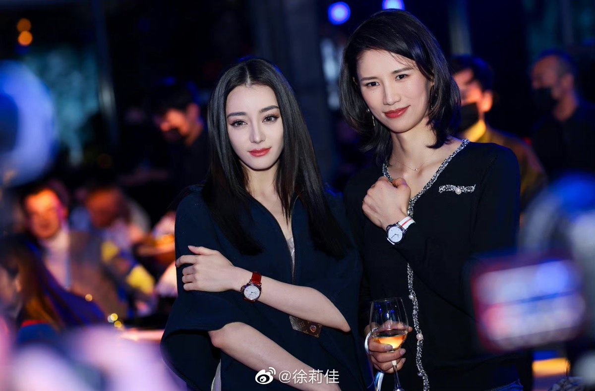 dilireba_'s tweet photo. Sailboat racer Xu Lijia shares photo with #Dilireba at Panerai event - “First time seeing the “goddess meimei” in my eyes, #Dilraba, felt very cordial. I realised actors and professional athletes actually have a lot in common, like Reba is now filming in Hengdian”

#迪丽热巴 https://t.co/upIqAuA8Zd