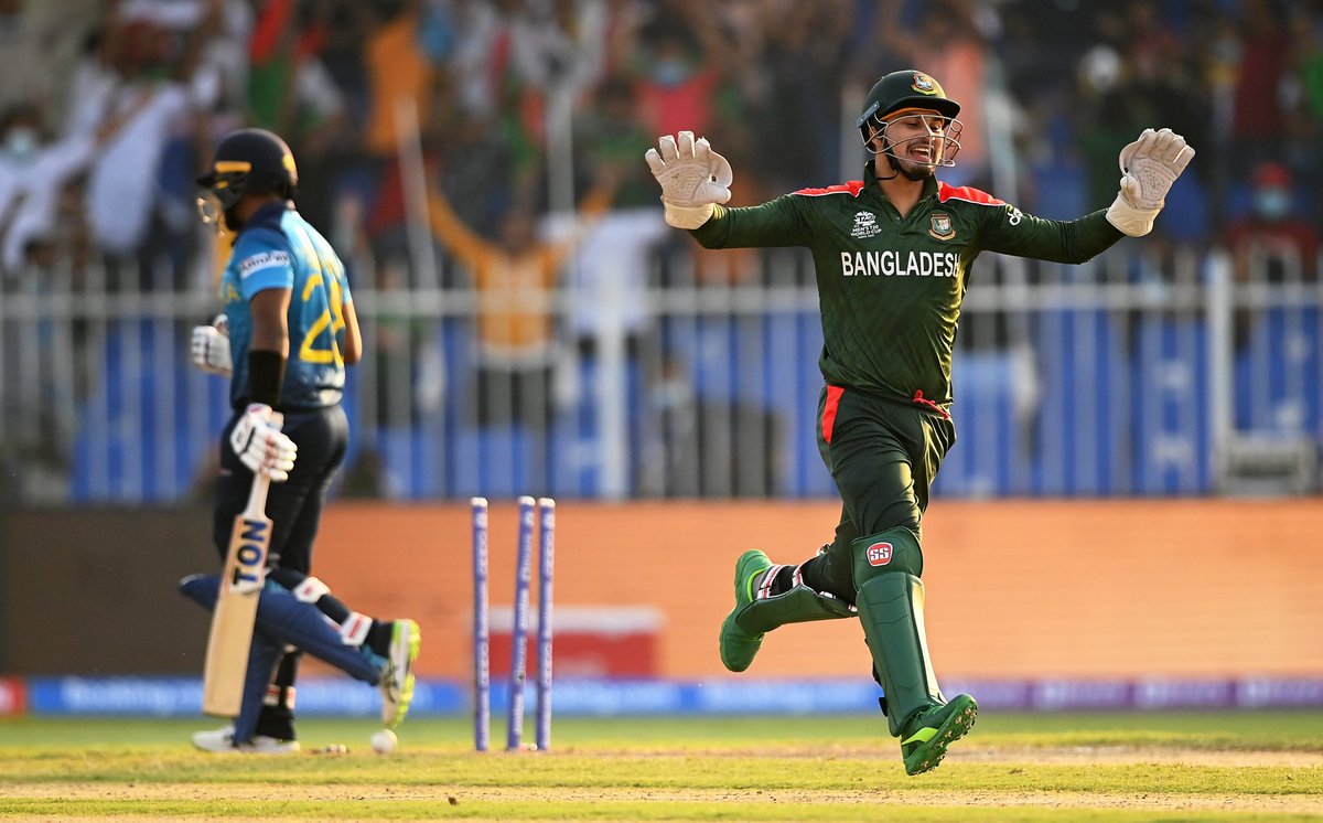 TeamTigersBD's tweet photo. 10 ওভার শেষে:

শ্রীলংকা: 80-4 (10)
আসালংকা, 46
সাকিব, 2 উইকেট।

#T20WorldCup 
#SLvBAN https://t.co/0vyXDID5gK