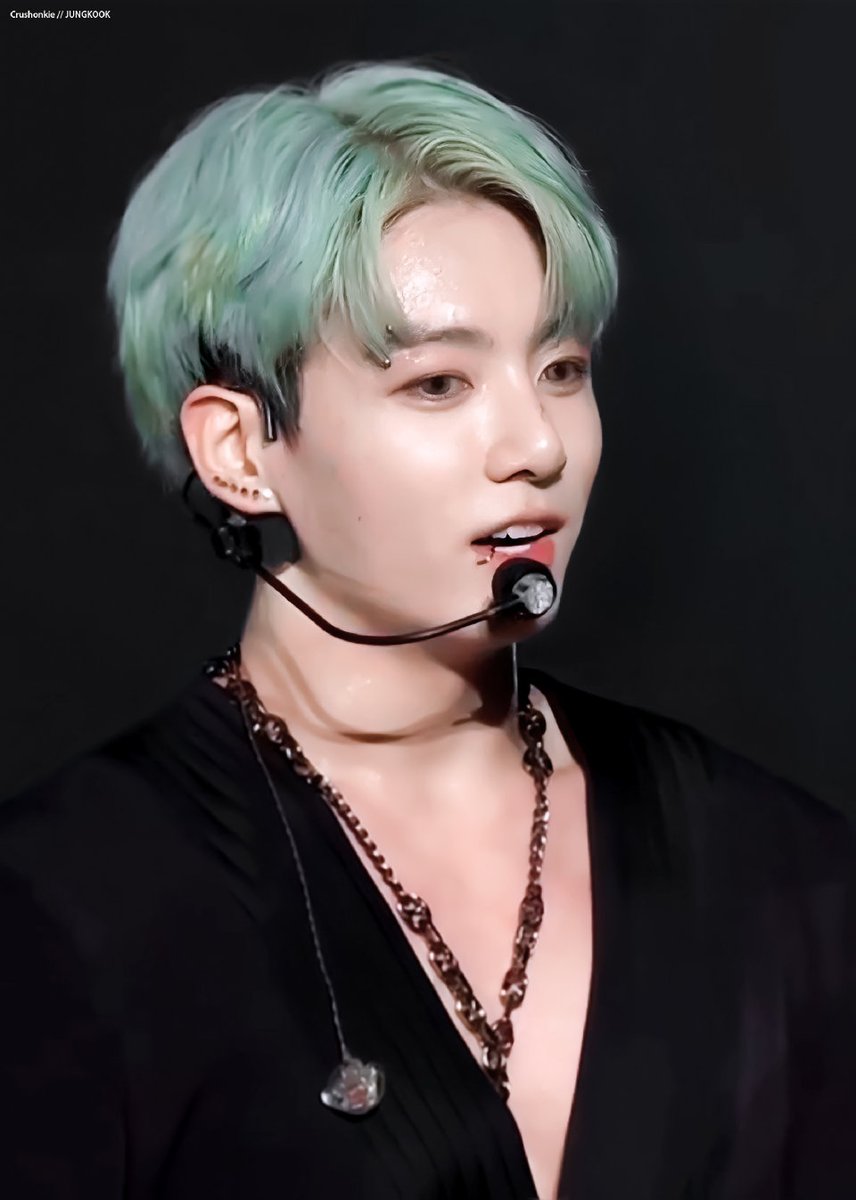 saejin02's tweet photo. You look so fashionbanel 😳
@BTS_twt
#PTD_ON_STAGE
#PermissionToDanceOnStage https://t.co/ogB1SBDVdC