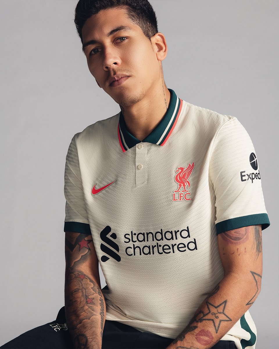 LFCIndonesia's tweet photo. 😁 Hari ini kita pakai jersey ini, lho! ⚪️🟢 https://t.co/STcVZUN1gO