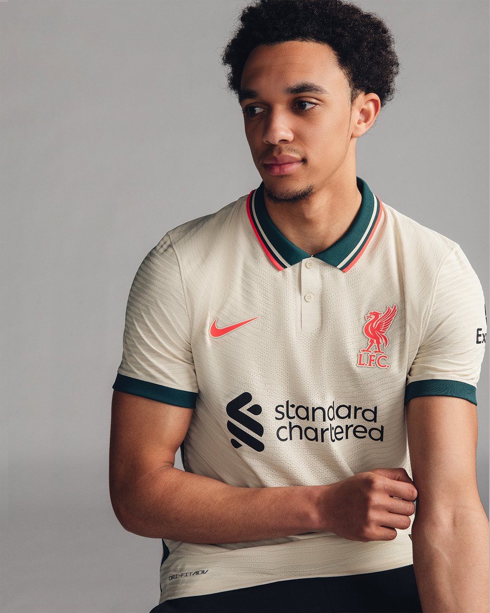 LFCIndonesia's tweet photo. 😁 Hari ini kita pakai jersey ini, lho! ⚪️🟢 https://t.co/STcVZUN1gO