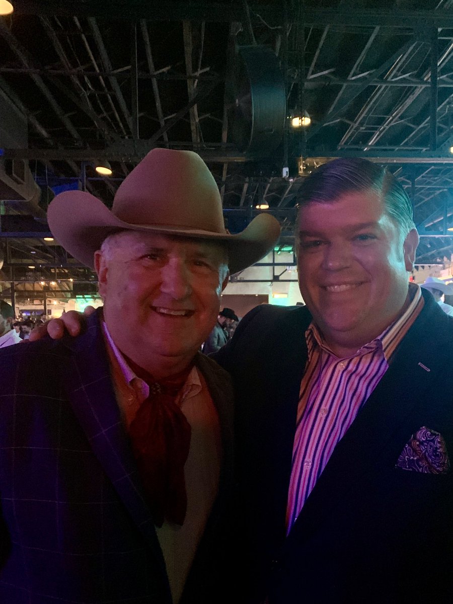 A pleasure to meet <a href="/WBAP247NEWS/">WBAP 24/7 NEWS</a> <a href="/lambowbap/">m</a> last night @CattleBarons ! A pleasure to talk to you and <a href="/DeborahNBC5/">Deborah Ferguson</a> Hope you enjoyed the night!