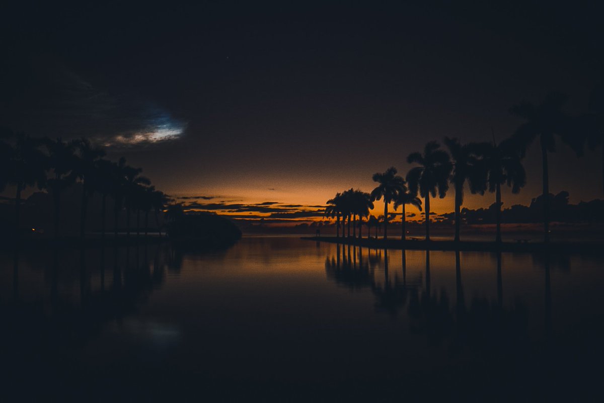 _withmycamera_'s tweet photo. #SundaySunrises https://t.co/rX7KuVFTZ6