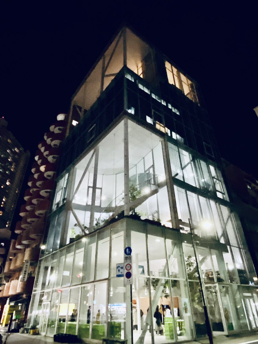 OXBLOOD54JB's tweet photo. さて、
会場になったSHIBAURA HOUSE。
最初気づかなかったのだが、中をウロウロするうちに、変わったフロア構成の建物だなぁと思ってたら、妹島和世さんの建築だった。
というわけで外観の写真を。
#inoutside #shibaurahouse
#妹島和世 https://t.co/Ur8UVGCktw