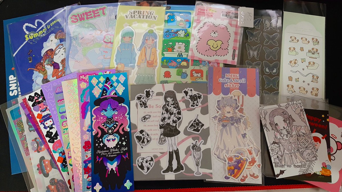 할로윈마켓중인  연도문구 다녀왔어요
오랜만에 문구쇼핑🥰🥰🥰