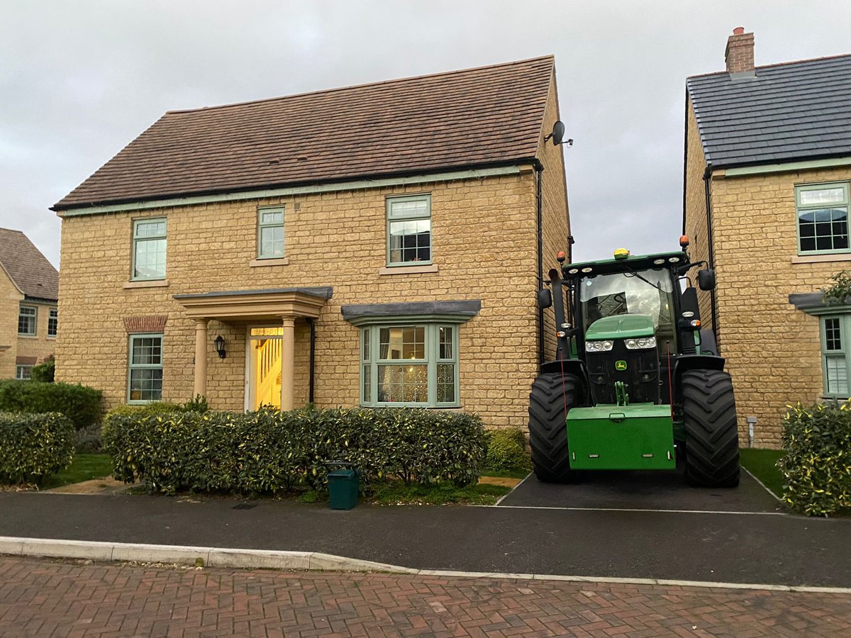 FarmerJamesPA's tweet photo. When you have to take work home with you? 😬 https://t.co/8PjFyJZVrC