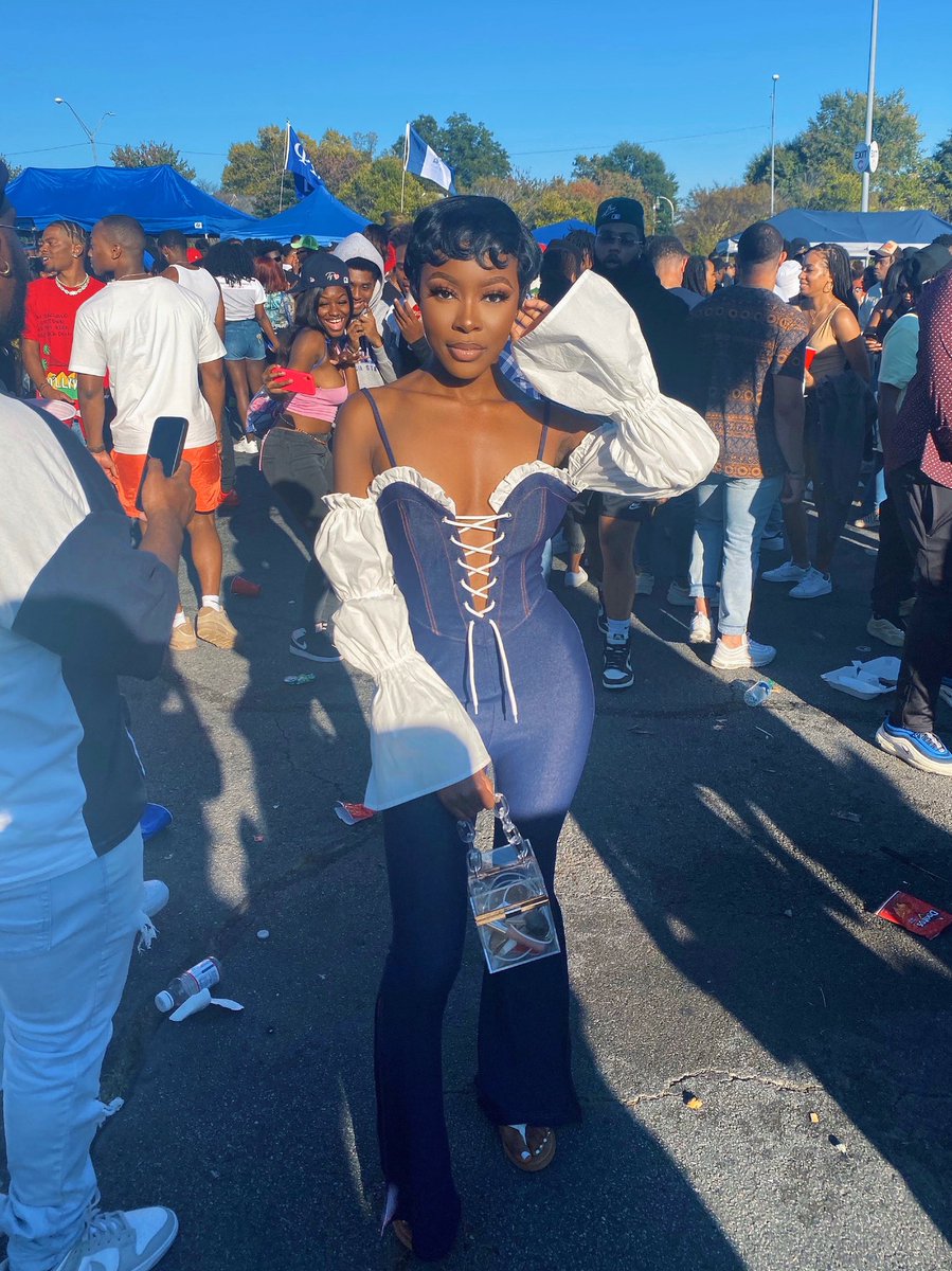 _fallinlust's tweet image. homecoming szn. ✨