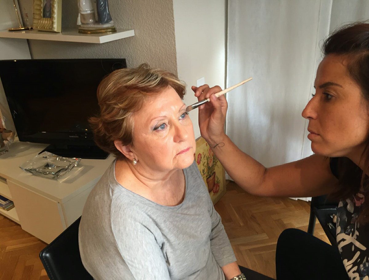 acompany_arte's tweet photo. 📌 29 de octubre a las 18:00 el centro Evolucion-arte en #Patraix organiza una tarde de SACA PARTIDO A TU #BELLEZA con la #maquilladora profesional Carmen Garcia.
Reserva tu plaza gratuita en nuestra web 
➡️ https://t.co/227o4zIsiK https://t.co/NhSpTyvsil