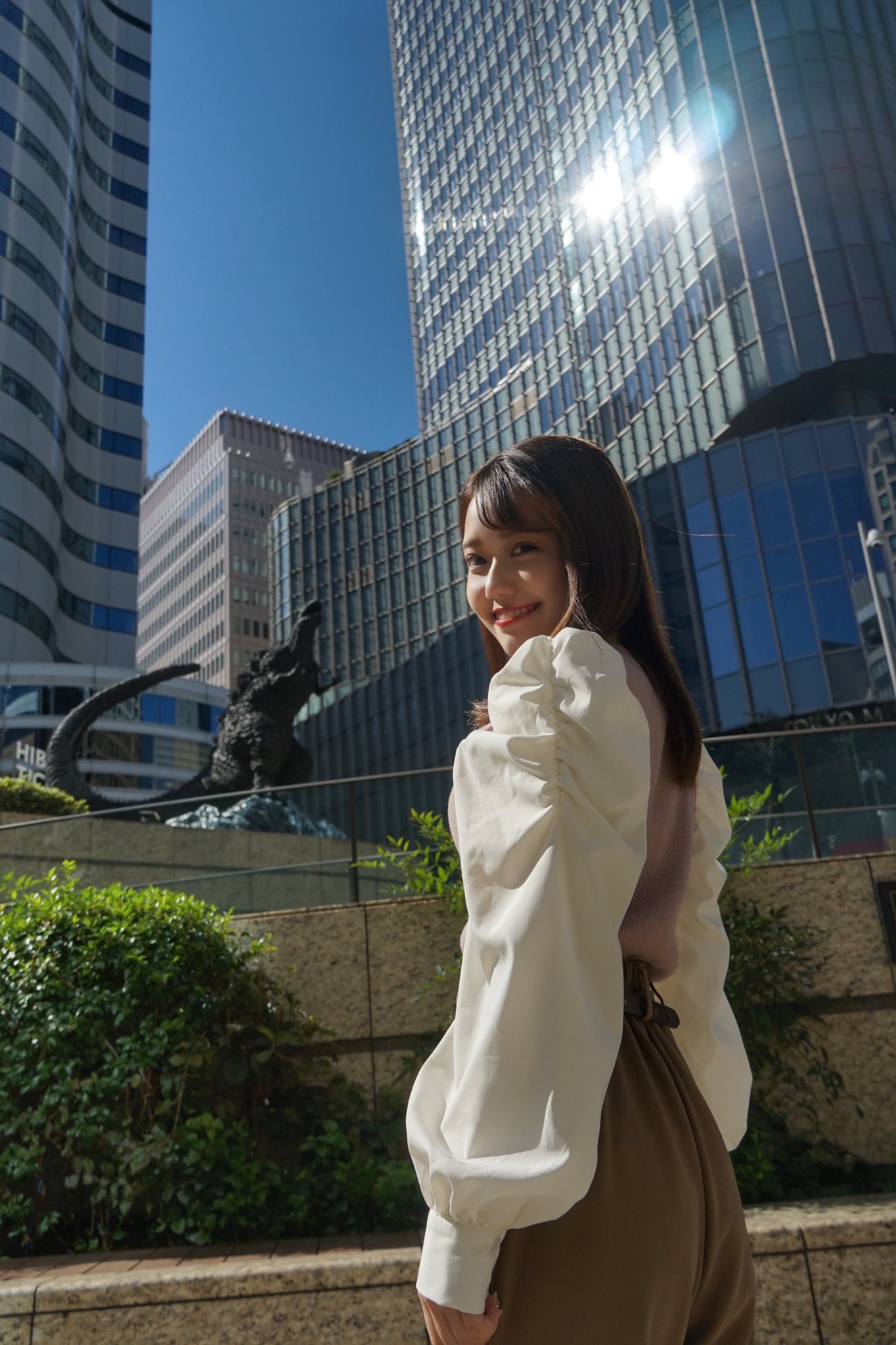 こてつ ｙ ゴジラも吠える 青空 ヒカリの幻想 Model あかねこさん Akncoo いまそら 空 青空 ゴジラ 青空ポートレート 写真好きな人と繋がりたい カメラ好きな人と繋がりたい 写真で伝えたい私の世界 被写体募集 モデル募集 モデルさんと