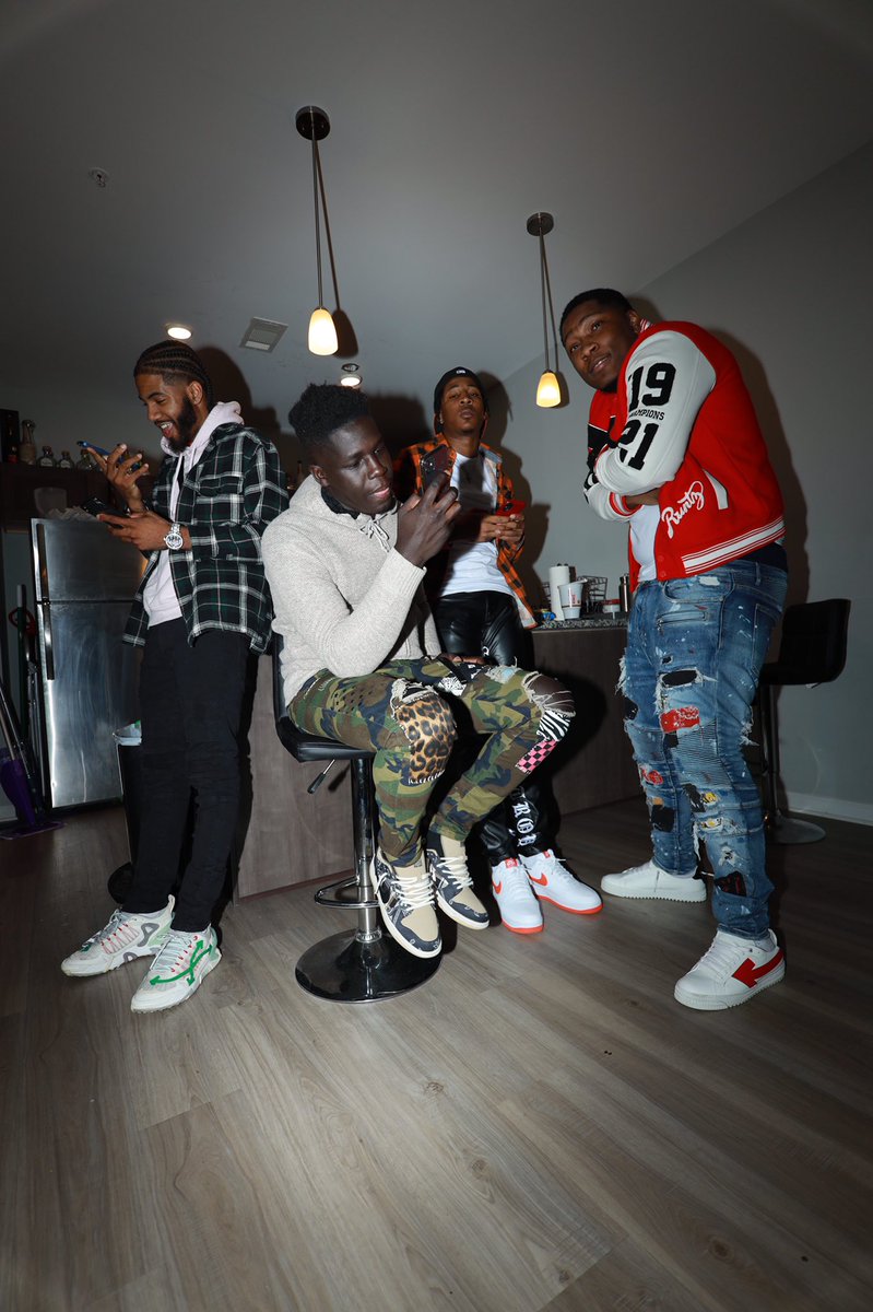 PopOutRicc's tweet photo. “ Never Bite The Hand That Feed You, Cut A Couple Niggas Off Had To Show Em 🖤💰" https://t.co/TE5s399JLw
