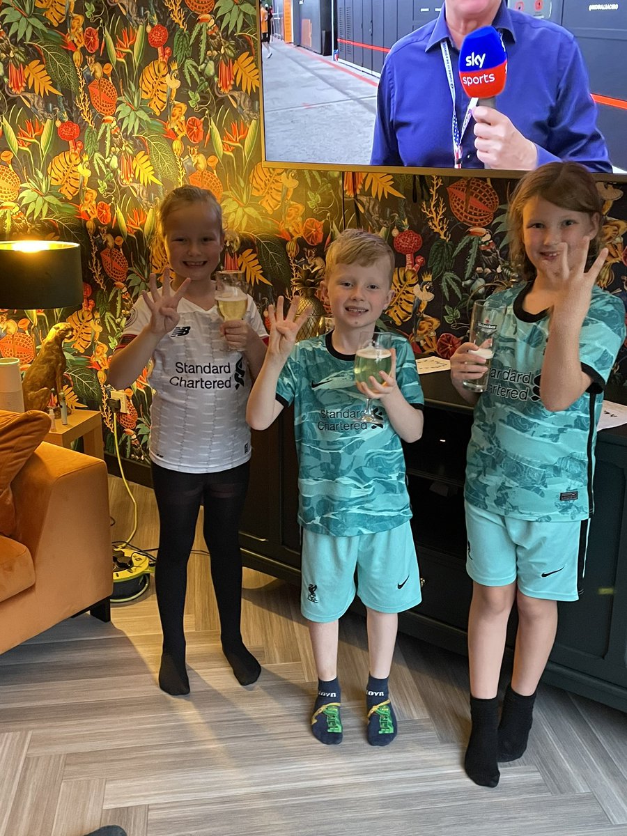 ChrisBlakes08's tweet photo. Half-time refreshments https://t.co/1FTyEya5NJ