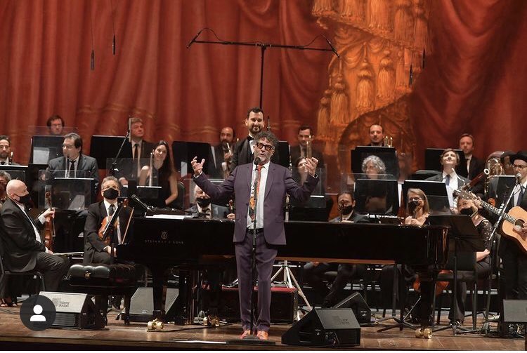 eavogadro's tweet photo. Gracias Fito 😍 Gracias Charly 😍 Gracias por hacernos felices. El @teatrocolon fue una fiesta. 2600 personas en el Anfiteatro del Parque Centenario y en Plaza Houssay. 60.000 siguiendo la transmisión en vivo. Que viva la música 🙌🏽 #CharlyBA @FitoPaezMusica https://t.co/AYi5vD4yed