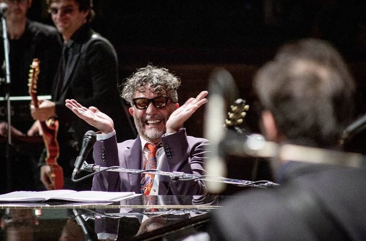 eavogadro's tweet photo. Gracias Fito 😍 Gracias Charly 😍 Gracias por hacernos felices. El @teatrocolon fue una fiesta. 2600 personas en el Anfiteatro del Parque Centenario y en Plaza Houssay. 60.000 siguiendo la transmisión en vivo. Que viva la música 🙌🏽 #CharlyBA @FitoPaezMusica https://t.co/AYi5vD4yed