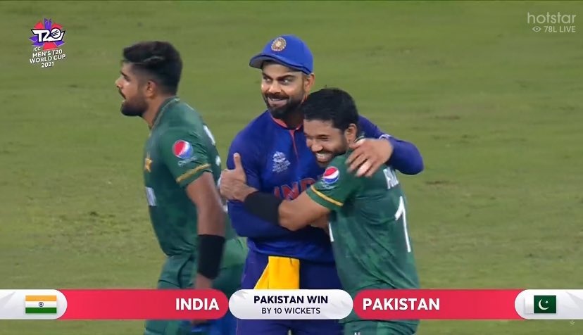 Rohitswarriorrr's tweet photo. Kohli with his own team mates
Kohli with Pakistani players 💔 https://t.co/JMO2dtO0qF