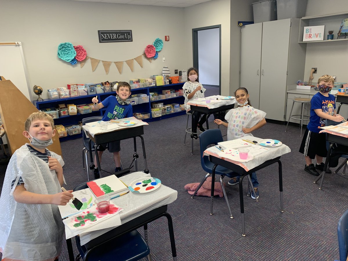 jwinters_LISD's tweet photo. #lufkinlearns #brookhollowbeavers Getting ready for the Dyslexia Art Showcase https://t.co/dBgoNgglOo