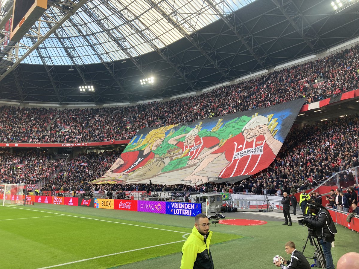 RobertxHegeman's tweet photo. Na de fantastische overwinning tegen Dortmund, de week op de juiste manier afgesloten tegen PSV. En ook daar waren we bij! #AJApsv #9-0 #paybacktime https://t.co/qXHTadqcYA
